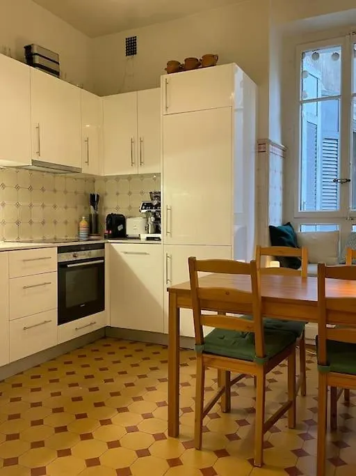 Central Two-Bedroom Apartment Geneva