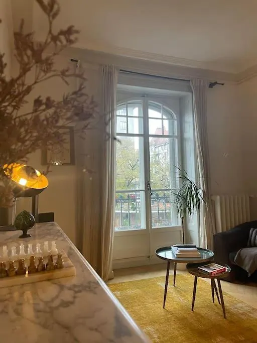 ז'נבה Central Two-Bedroom Apartment