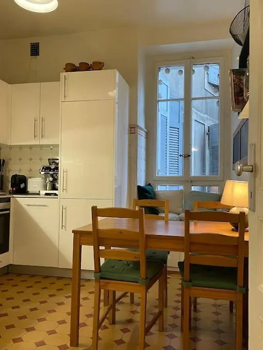 ז'נבה Central Two-Bedroom Apartment